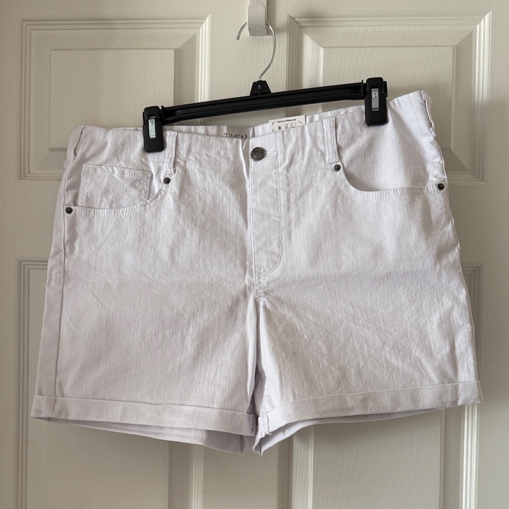 Time and Tru Women's Light Denim Shorts